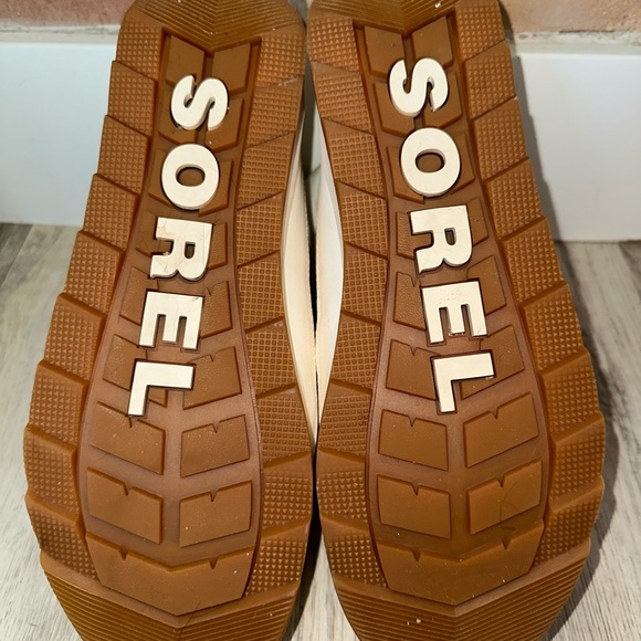 Sorel Women's White Winter Boots - Picture 3 of 7